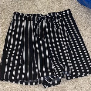 Striped crepe shorts